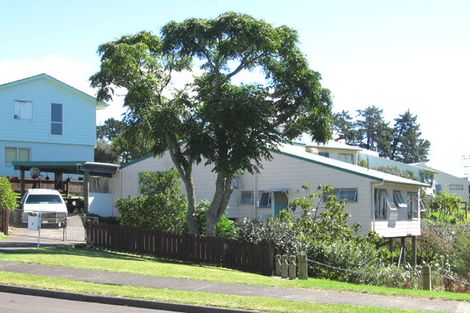 Photo of property in 5 Holmes Drive, West Harbour, Auckland, 0618