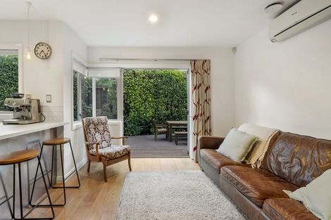 Photo of property in 2/7 Phillip Parade, Forrest Hill, Auckland, 0620