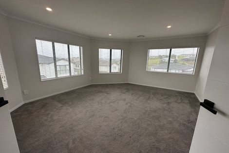 Photo of property in 2 Crompton Place, Orewa, 0931