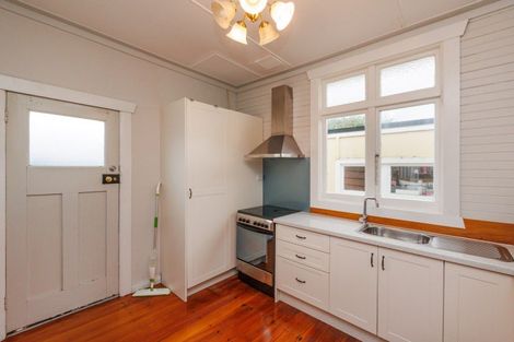 Photo of property in 12 Fitzroy Street, Terrace End, Palmerston North, 4410