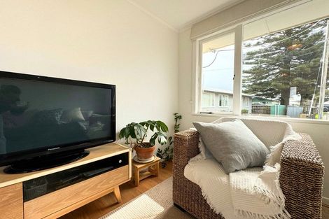 Photo of property in 5a Waipani Road, Te Atatu Peninsula, Auckland, 0610