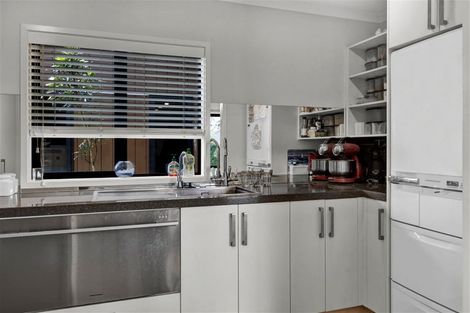 Photo of property in 1b Links Drive, Waiwhakaiho, New Plymouth, 4312