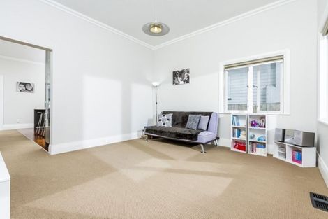 Photo of property in 22 Onewa Road, Northcote Point, Auckland, 0627