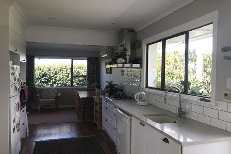 Photo of property in 6 Miro Road, Mangere Bridge, Auckland, 2022