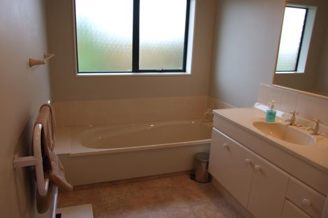 Photo of property in 23 Greenwood Place, Fitzherbert, Palmerston North, 4410