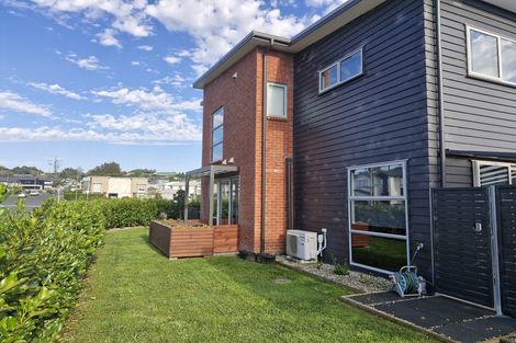 Photo of property in 64 Mettam Drive, Swanson, Auckland, 0614