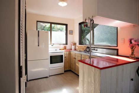 Photo of property in 6b Spencer Place, Merrilands, New Plymouth, 4312