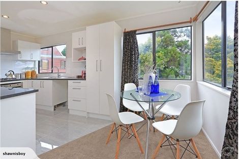 Photo of property in 2/112 Oaktree Avenue, Browns Bay, Auckland, 0630