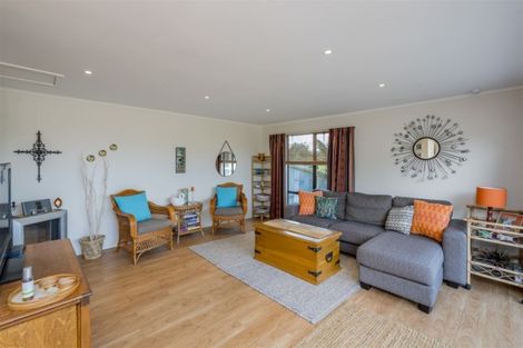 Photo of property in 37 Sarah Street, Waikawa Beach, Manakau, 5573