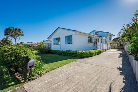 Photo of property in 4 Elder Grove, Paraparaumu, 5032