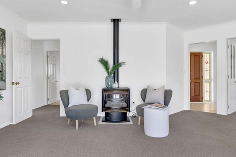 Photo of property in 52 Lysaght Place, Welcome Bay, Tauranga, 3112