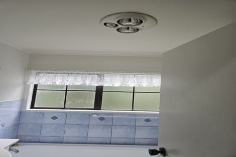 Photo of property in 19 Hiwihau Place, Glenfield, Auckland, 0629