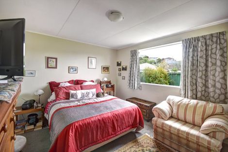 Photo of property in 14 Winston Place, Kew, Dunedin, 9012