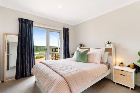 Photo of property in 92 Eskridge Drive, Eskdale, Napier, 4182