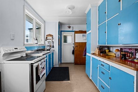 Photo of property in 3 Endeavour Street, Marfell, New Plymouth, 4310