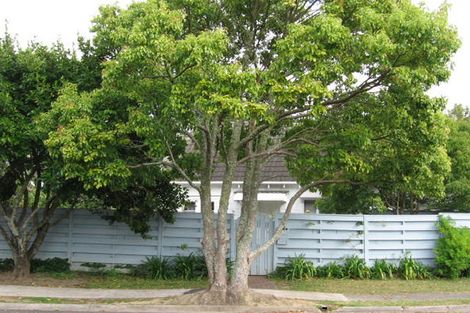 Photo of property in 1/5 Scarlock Avenue, Browns Bay, Auckland, 0630