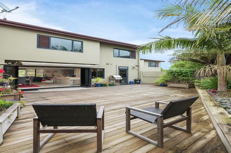 Photo of property in 2/71 Pupuke Road, Northcote, Auckland, 0627