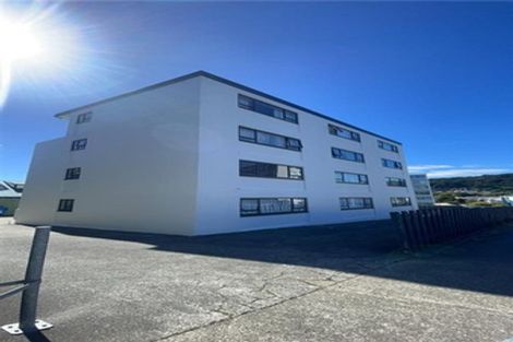 Photo of property in 2/52 Russell Terrace, Berhampore, Wellington, 6023