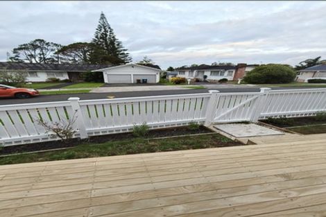 Photo of property in 13e Windermere Crescent, Blockhouse Bay, Auckland, 0600