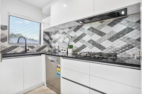 Photo of property in 1 Arataki Way, Glen Eden, Auckland, 0602