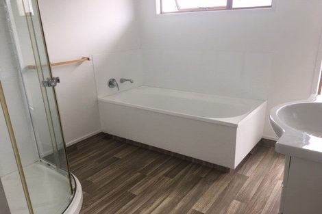 Photo of property in 85 Wade River Road, Stanmore Bay, Whangaparaoa, 0932