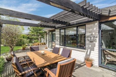 Photo of property in 17 Lorna Irene Drive, Raumati South, Paraparaumu, 5032