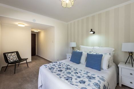 Photo of property in 2/22 Middle Road, Havelock North, 4130