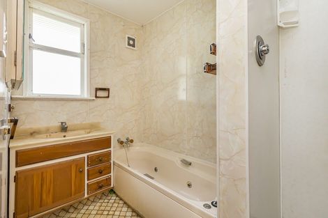 Photo of property in 17 Clifford Road, Johnsonville, Wellington, 6037