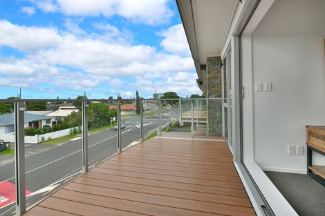 Photo of property in 305/252 Centreway Road, Orewa, 0931