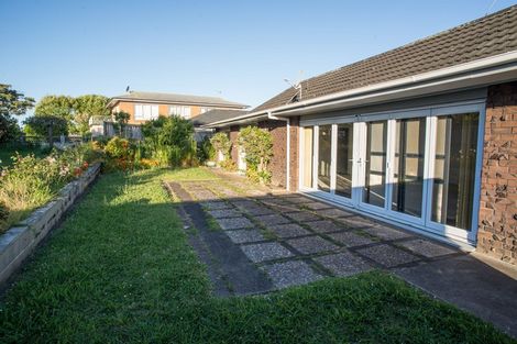 Photo of property in 58 Prince Regent Drive, Half Moon Bay, Auckland, 2012