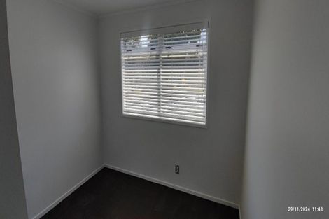 Photo of property in 1/1 Tomintoul Place, Highland Park, Auckland, 2010