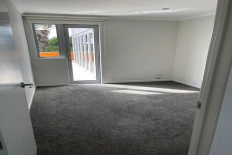 Photo of property in 1007 Beach Road, Torbay, Auckland, 0630