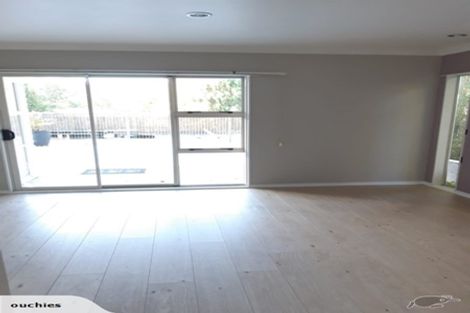 Photo of property in 18 Mountain Road, Henderson Valley, Auckland, 0612