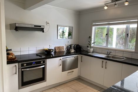 Photo of property in 1/2 Heathcote Road, Castor Bay, Auckland, 0620