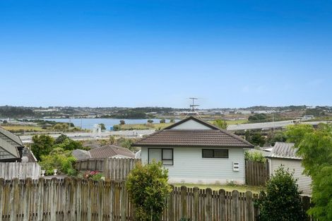 Photo of property in 1/25 Jumento Place, Unsworth Heights, Auckland, 0632