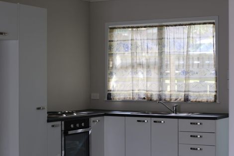 Photo of property in 37 Spence Road, Henderson, Auckland, 0612