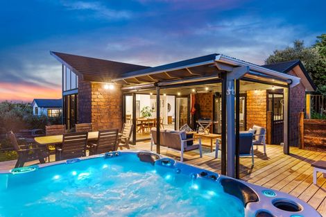 Photo of property in 41 Quadrant Heights, Paraparaumu, 5032