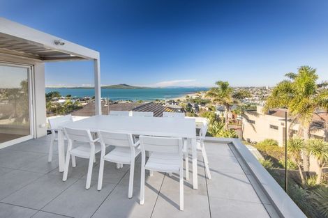 Photo of property in 62 Seaview Road, Castor Bay, Auckland, 0620
