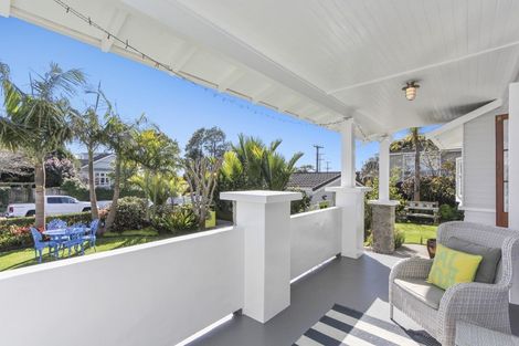 Photo of property in 15 Wallace Place, Westown, New Plymouth, 4310