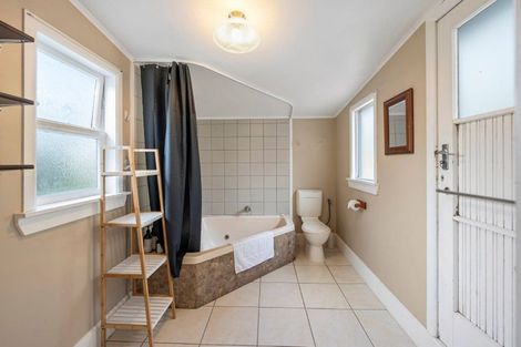 Photo of property in 27 Robinson Avenue, Holdens Bay, Rotorua, 3010