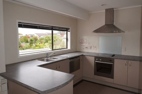 Photo of property in 2/27 Knightsbridge Drive, Forrest Hill, Auckland, 0620