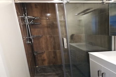 Photo of property in 3 Glen Marine Parade, Glendene, Auckland, 0602