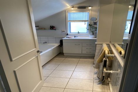 Photo of property in 1/2 Heathcote Road, Castor Bay, Auckland, 0620