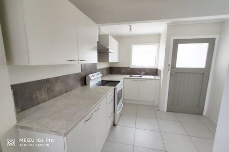 Photo of property in 20b Roberts Road, Te Atatu South, Auckland, 0610