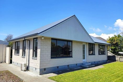 Photo of property in 122 Bower Avenue, New Brighton, Christchurch, 8083