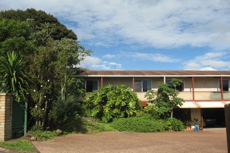 Photo of property in 18 Gwenand Place, Botany Downs, Auckland, 2010