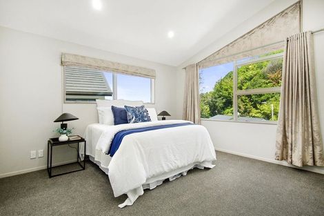 Photo of property in 16 Westwood Road, Tawa, Wellington, 5028