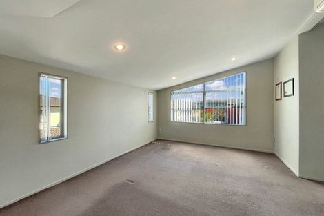 Photo of property in 8 Mana Lane, Pinehill, Auckland, 0632