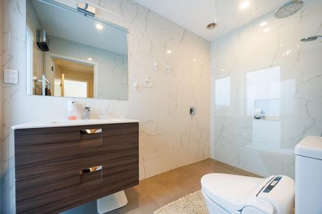 Photo of property in 42 Cyprus Place, Fitzherbert, Palmerston North, 4410