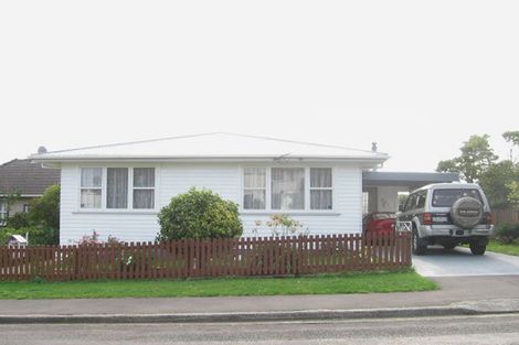 Photo of property in 35 Baylands Drive, Newlands, Wellington, 6037